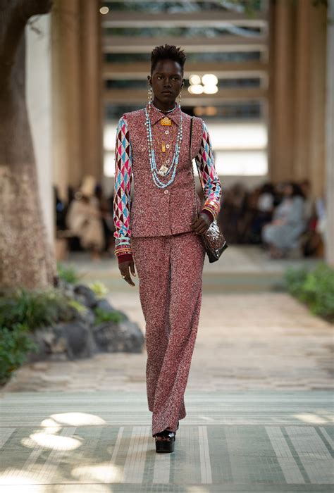 defile chanel dakar|SPIRITED HEARTBEAT 2022/23 MÉTIERS D'ART CHANEL – .